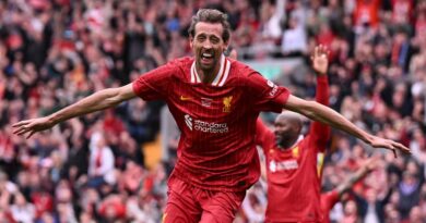 Crouch fires Liverpool Legends to Chelsea win